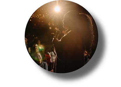 A bright glare effect around lights, demonstrating reduced glare for patients with PanOptix Pro